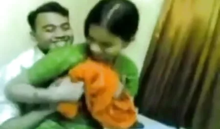 এখানে সানি লিওনের চোদা চোদি চাকুটা আসে