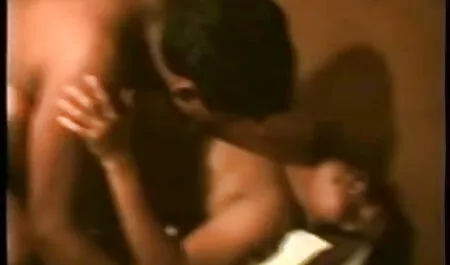আমাকে সাহায্য করতে চোদা চোদি দাও