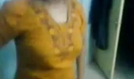 বুকে সানি লিওনের চোদা চোদি কম্প্রেশন, ঘাড় যৌনসঙ্গম ছম্ছমে ভূমিকা খেলা